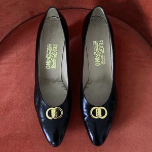Vintage 80's Salvatore Ferragamo Black Leather Pumps